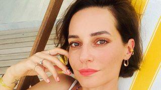 Oyuncu Sedef Avcı bikinili poz verdi!