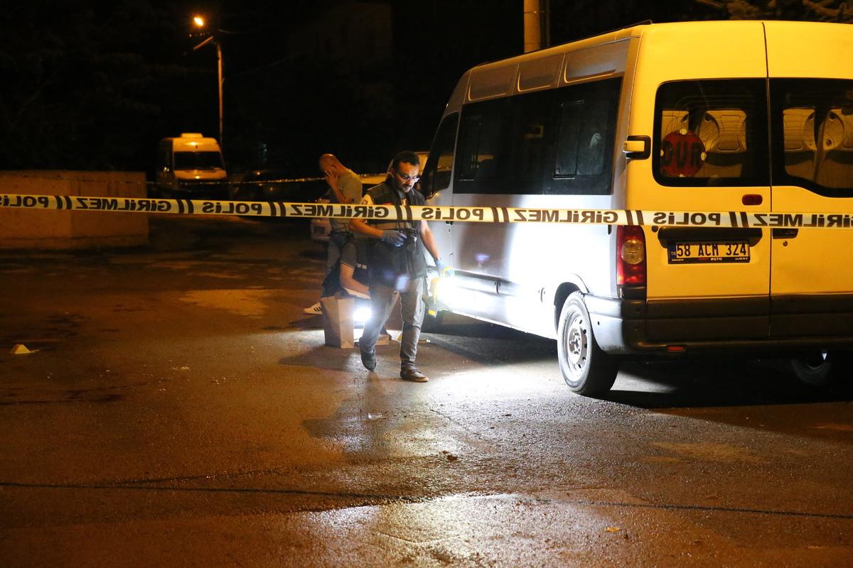 Sivas'ta &ccedil;ıkan kavgada 1 kişi bı&ccedil;akla ağır yaralandı