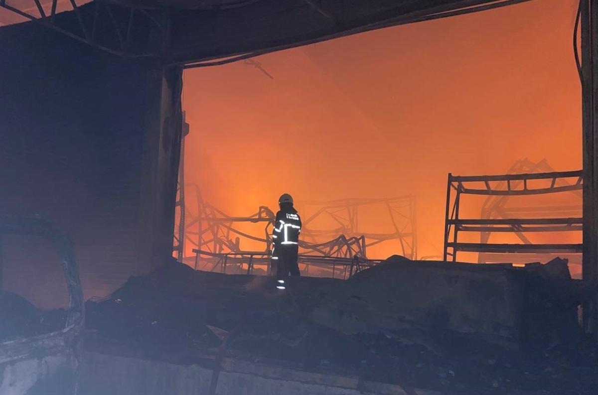 G&Uuml;NCELLEME - Samsun'da gıda ve kozmetik fabrikasında yangın