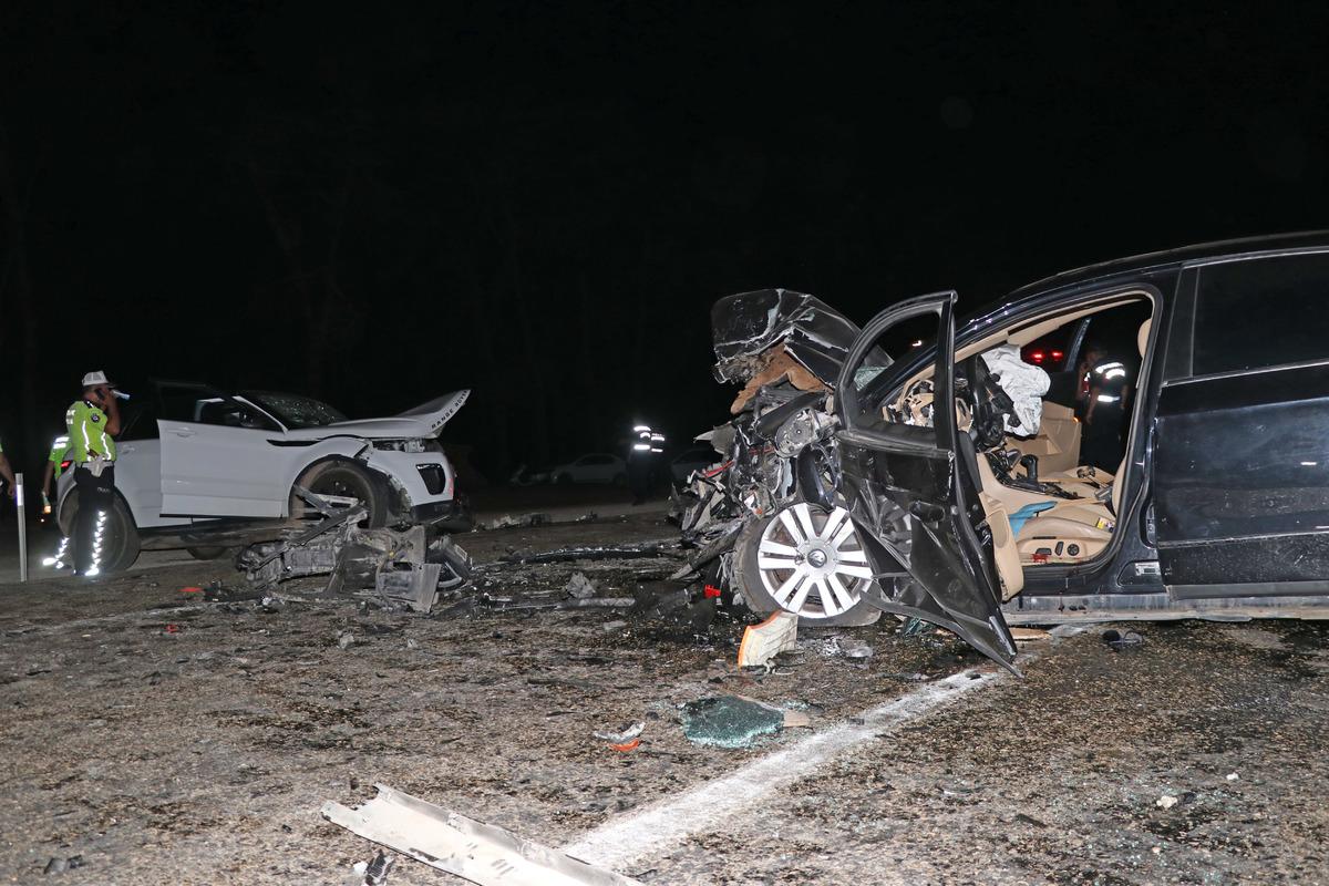 Muğla'da iki otomobil &ccedil;arpıştı, 1 kişi &ouml;ld&uuml;, 3 kişi yaralandı