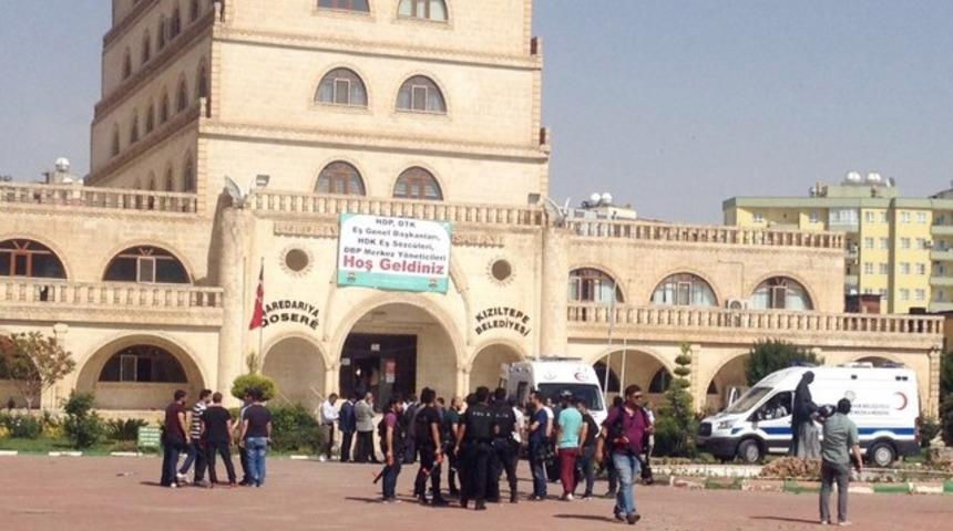 Mardin'de göndere PKK flaması asan gruba sert müdahale