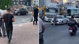 Sinir krizi geçiren kadın ortalığı birbirine kattı! O anlar kamerada