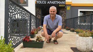 Zonguldak'ta apartmanın önünden çiçek hırsızlığı güvenlik kamerasında