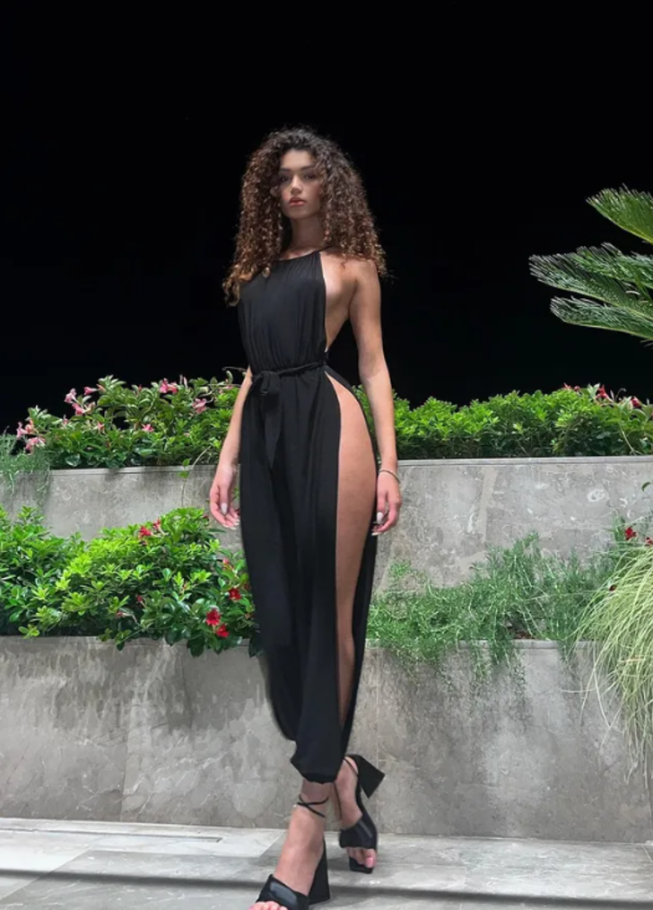 Sosyal medya fenomeni Klaudia Kalia cesur paylaşımıyla sosyal medyada olay yarattı! Kalçasına kadar açıp poz verdi G2