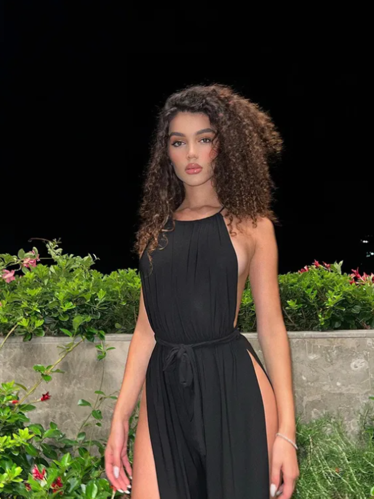 Sosyal medya fenomeni Klaudia Kalia cesur paylaşımıyla sosyal medyada olay yarattı! Kalçasına kadar açıp poz verdi G3