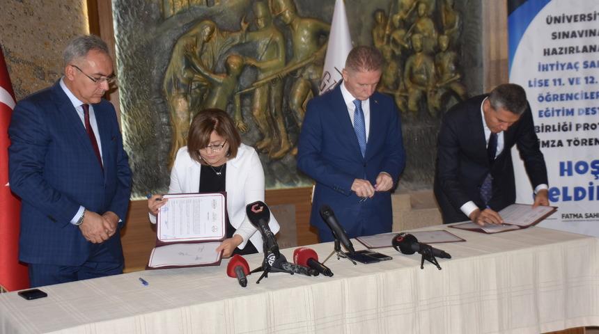 Gaziantep'te 11 ve 12'nci sınıf öğrencilerine 1200 lira destek verilecek