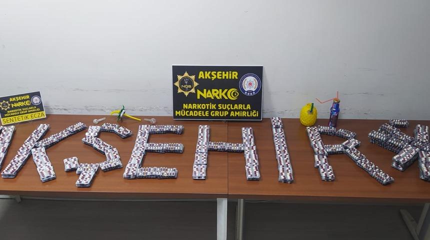 Konya'da valizlerinde uyuşturucu ele geçirilen 2 şüpheli tutuklandı