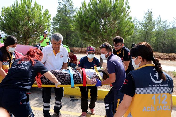 Muğla'da iki otomobilin çarpışması sonucu 5 kişi yaralandı G4