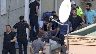 Silivri'de polisi bıçaklayan zanlı, silahla vurularak yakalandı