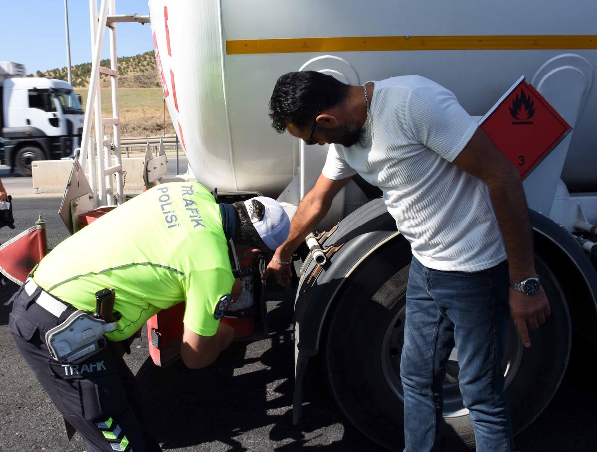 "Kilit kavşak" Kırıkkale'de ağır tonajlı ara&ccedil;lara y&ouml;nelik denetimler artırıldı