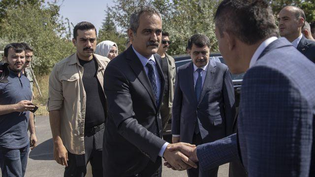 Milli Eğitim Bakanı Özer, Aydıncık Köy Yaşam Merkezi kursiyerlerinin sertifika törenine katıldı