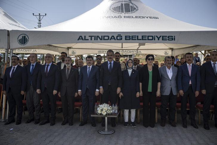 Milli Eğitim Bakanı Özer, Aydıncık Köy Yaşam Merkezi kursiyerlerinin sertifika törenine katıldı G2