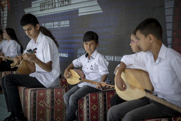 Milli Eğitim Bakanı Özer, Aydıncık Köy Yaşam Merkezi kursiyerlerinin sertifika törenine katıldı G4