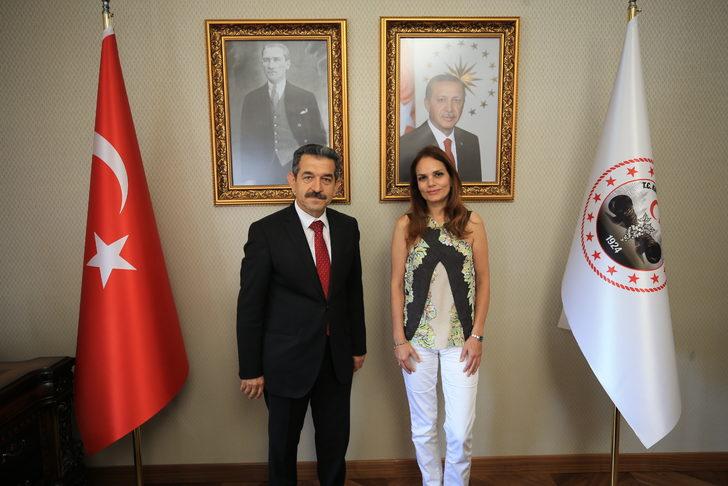 Mektupla davet edilen keman virtüözü Kırklareli'nde öğrencilerle buluştu G3