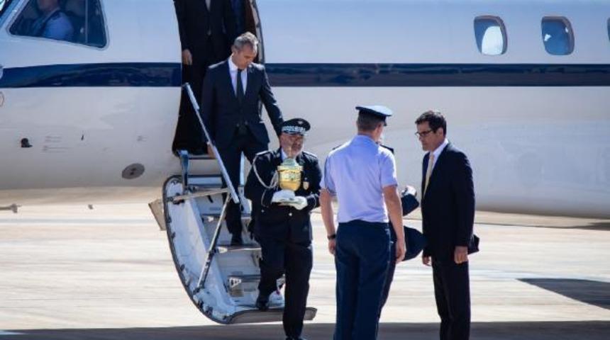 Ünlü imparatorun mumyalanmış kalbi savaş uçakları eşliğinde ülkeye giriş yaptı! 