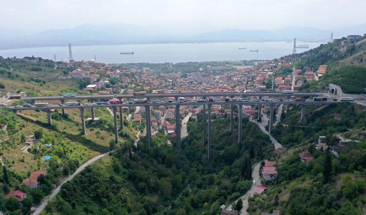 Anadolu Otoyolu'nda trafik kazası ulaşımı aksattı G3