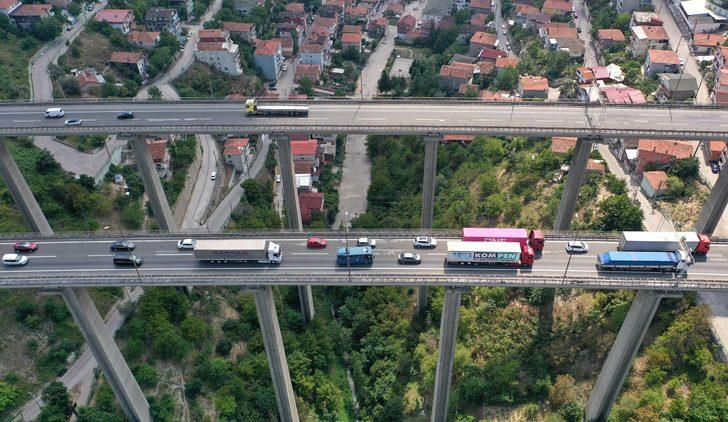 Anadolu Otoyolu'nda trafik kazası ulaşımı aksattı G4