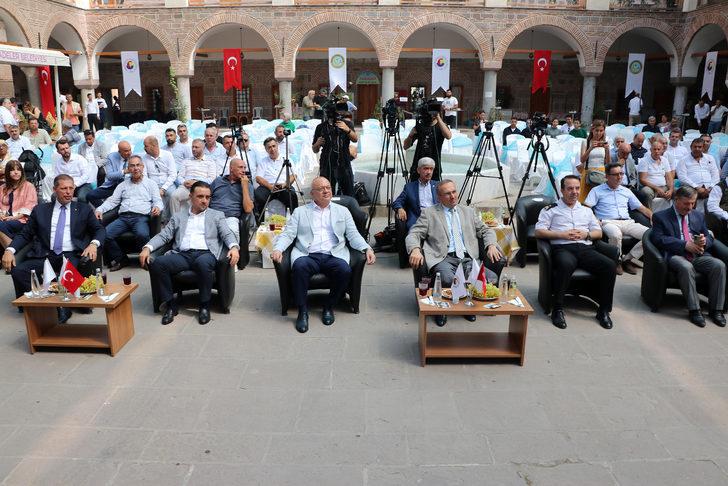 Manisa'da sezonun ilk çekirdeksiz kuru üzümü borsaya geldi G1