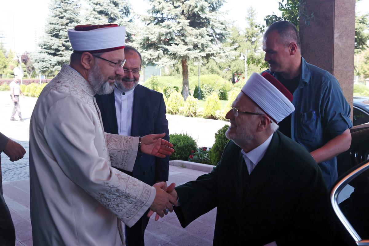 Diyanet İşleri Başkanı Erbaş, Mescid-i Aksa İmam Hatibi İkrime Sabri ile g&ouml;r&uuml;şt&uuml;