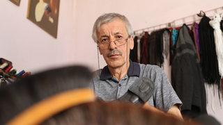 Özcan usta, 45 yıldır el emeği ayakkabı üretiyor