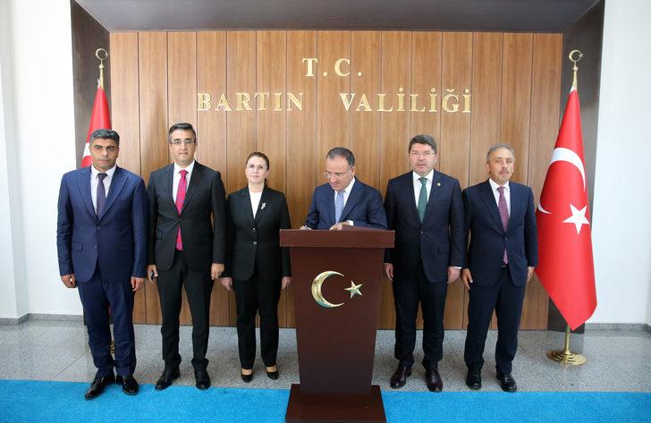 Adalet Bakanı Bozdağ, AK Parti Bartın İl Başkanlığını ziyaret etti: (2) G2