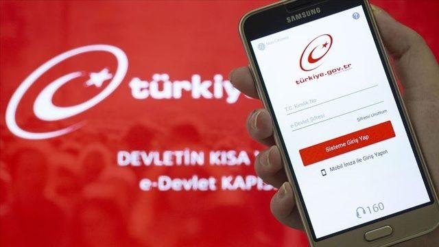 E-devletten ad ve soyad değişikliği ile ilgili iddialar sosyal medyada gündem yaratmıştı! Dikkat çeken açıklama: 'Kapsam dışındalar'