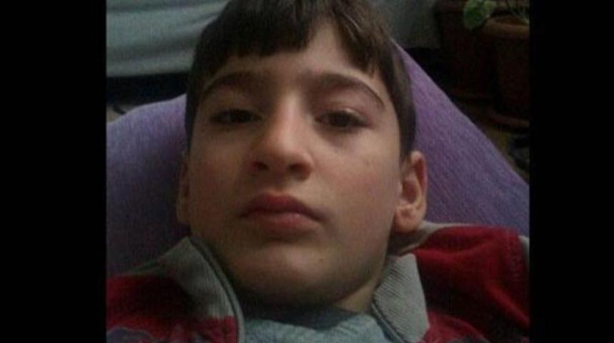 Servis şof&ouml;r&uuml; Beratcan'ı okul &ccedil;ıkışı aracına almış