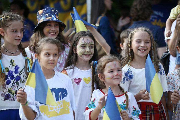 Adana'daki Ukraynalılar el işi ürünlerinin gelirini ülkelerine gönderecek G1