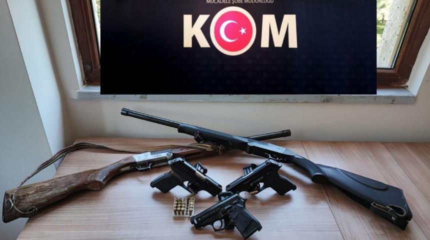 Afyonkarahisar'da silah kaçakçılığı operasyonunda 5 şüpheli yakalandı
