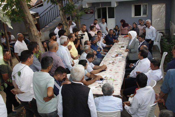 AK Parti'li Çalık dolu yağışından etkilenen tütün üreticileriyle buluştu G3