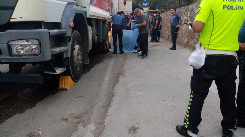 GÜNCELLEME - Adana'da çöp kamyonunun altında kalarak ölen çocuğun cenazesi defnedildi