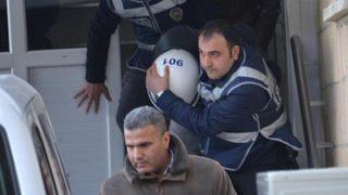 Polis, linç edilmek istenen cinayet zanlısını camide bekletti