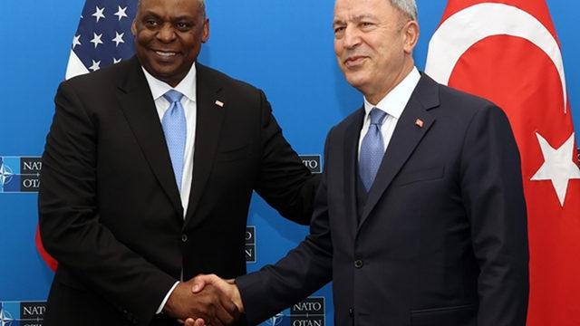 Bakan Akar ve ABD Savunma Bakanı Austin arasında kritik görüşme