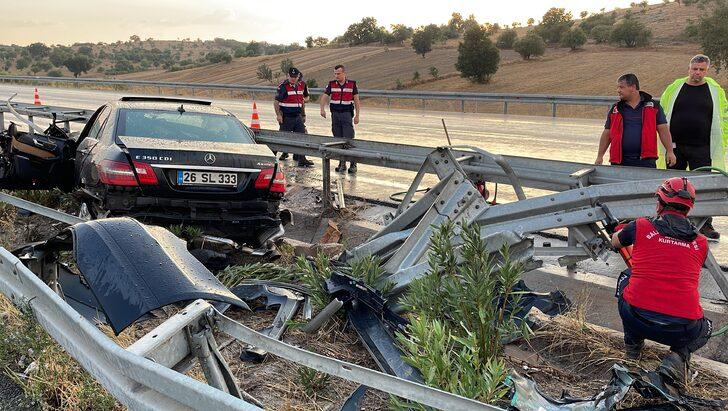 Balıkesir'de tatil yolunda kaza geçiren çift öldü, iki çocukları yaralandı G1