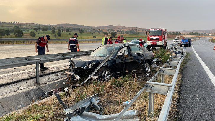 Balıkesir'de tatil yolunda kaza geçiren çift öldü, iki çocukları yaralandı G2