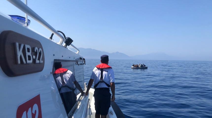 İzmir'de geri itilen 39 düzensiz göçmen kurtarıldı