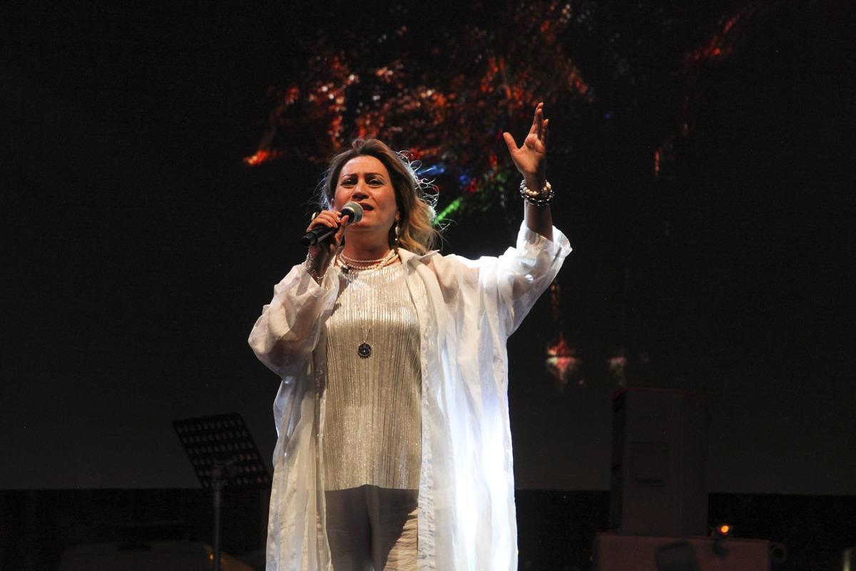 Azerbaycan Devlet Sanat&ccedil;ısı Azerin, Ahlat'ta konser verdi