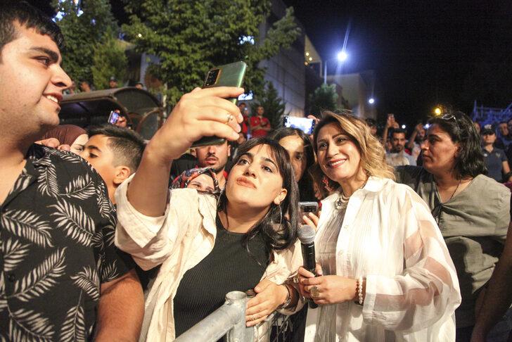 Azerbaycan Devlet Sanatçısı Azerin, Ahlat'ta konser verdi G3