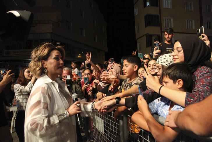 Azerbaycan Devlet Sanatçısı Azerin, Ahlat'ta konser verdi G4