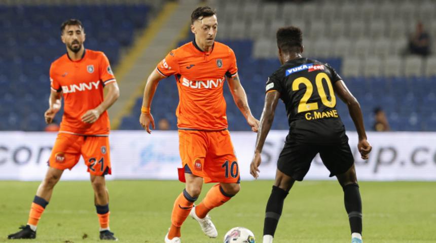 Mesut Özil futbolu neden bıraktı? Başakşehir oyuncusu Mesut Özil kimdir, nereli ve kaç yaşında? Ünlü futbolcu futbolu bıraktı