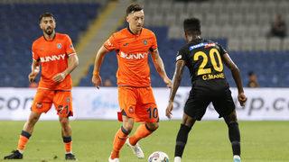 Mesut Özil futbolu neden bıraktı? Başakşehir oyuncusu Mesut Özil kimdir, nereli ve kaç yaşında? Ünlü futbolcu futbolu bıraktı