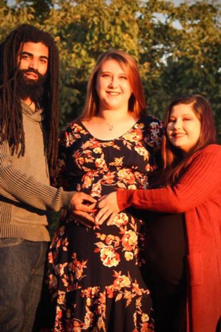 Üçlü ilişki yaşayan çift ilk bebeklerini kucaklarına aldı! “Şimdi aile olduk” G2