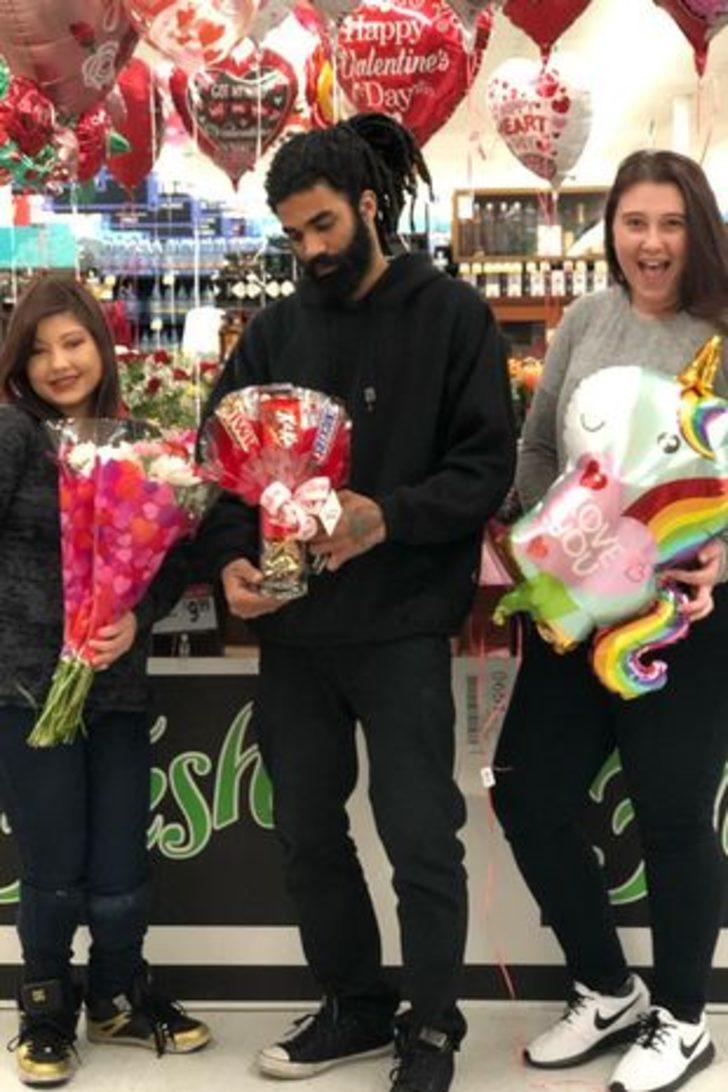 Üçlü ilişki yaşayan çift ilk bebeklerini kucaklarına aldı! “Şimdi aile olduk” G4