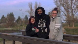 Üçlü ilişki yaşayan çift ilk bebeklerini kucaklarına aldı! “Şimdi aile olduk”