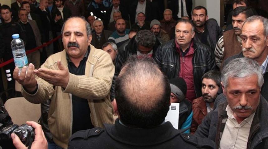 Manisa B&uuml;y&uuml;kşehir Belediye Meclisi'nde arbede