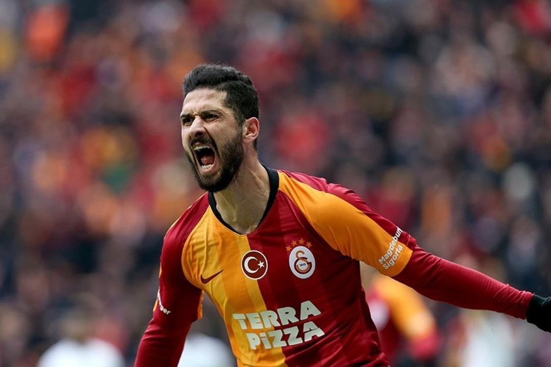 Yıllar sonra itiraf etti! 'Fenerbah&ccedil;e'ye gidiyordum ama Galatasaray'ı se&ccedil;tim!' Emre Akbaba resmen a&ccedil;ıkladı...