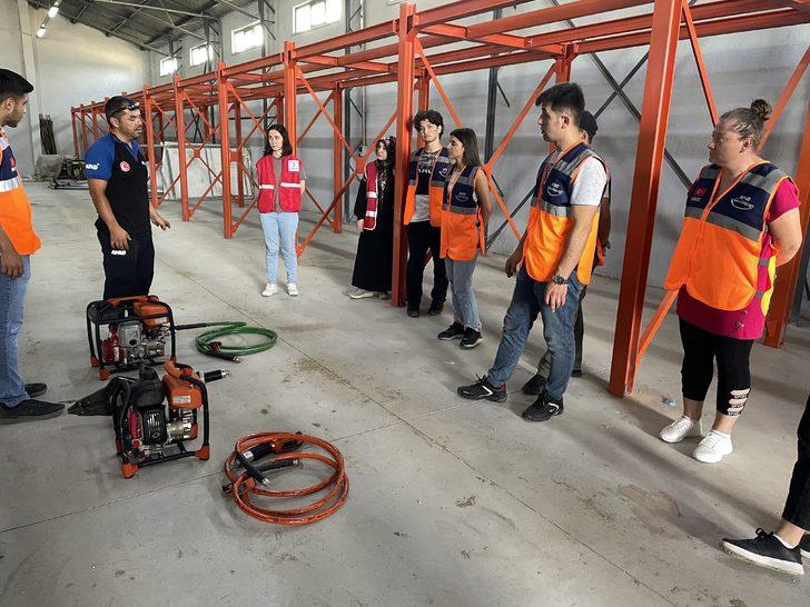 Bolu'da Kızılay gönüllüsü gençlere afet bilinci eğitimi verildi G2