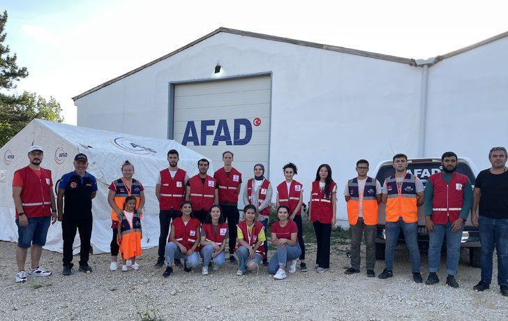 Bolu'da Kızılay gönüllüsü gençlere afet bilinci eğitimi verildi G4