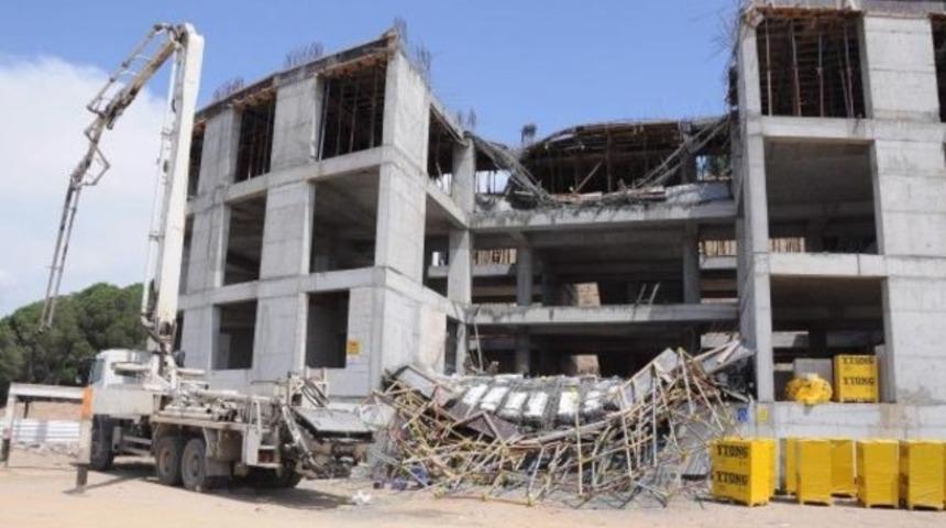 Kaymakamlık inşaatında iskele çöktü: 3 işçi yaralandı