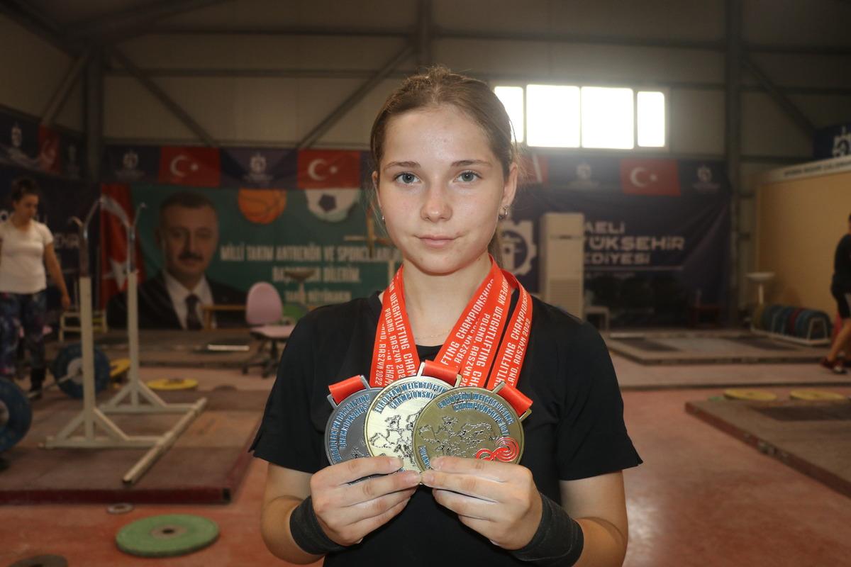 Avrupa şampiyonu gen&ccedil; milli halterci, başarısını yineledi